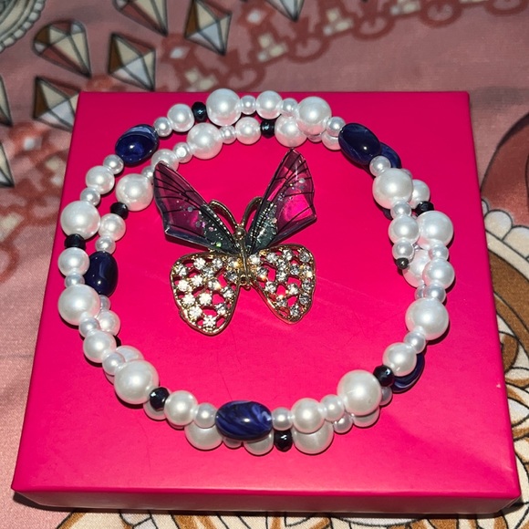 Wrap pearl bracelet with blue beads and a butterfly blue fashion pin. - Picture 1 of 5